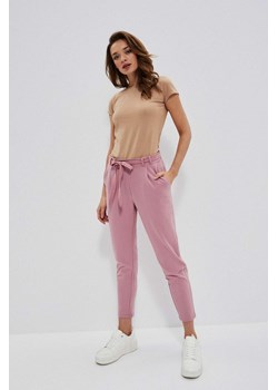 Gładkie spodnie dresowe z wiązaniem ze sklepu Moodo.pl w kategorii Spodnie damskie - zdjęcie 170018865