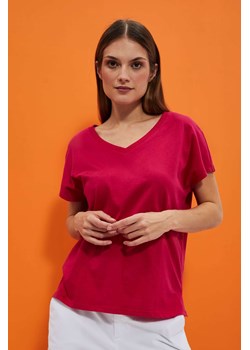 Bawełniana bluzka z dekoltem w serek truskawkowa ze sklepu Moodo.pl w kategorii Bluzki damskie - zdjęcie 170027648