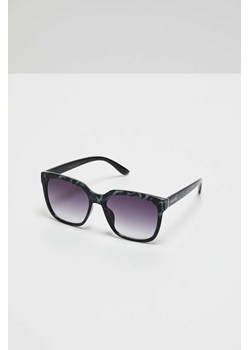 Okulary przeciwsłoneczne o kwadratowym kształcie czarne ze sklepu Moodo.pl w kategorii Okulary przeciwsłoneczne damskie - zdjęcie 170027818