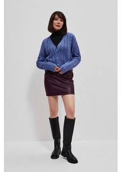 Sweter damski w warkoczowy splot ze sklepu Moodo.pl w kategorii Swetry damskie - zdjęcie 170028406