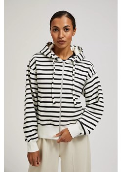 Bluza w cienkie paski z kapturem zapinana na zamek czarno-biała ze sklepu Moodo.pl w kategorii Bluzy damskie - zdjęcie 170028875