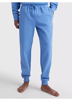 Dresowe spodnie męskie Tommy Hilfiger niebieskie UM0UM02874 ze sklepu piubiu_pl w kategorii Spodnie męskie - zdjęcie 170034166