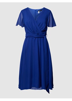Sukienka koktajlowa o długości do kolan z wiązanym paskiem ze sklepu Peek&Cloppenburg  w kategorii Sukienki - zdjęcie 170038266