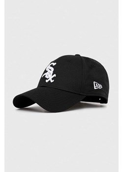 New Era czapka z daszkiem kolor czarny z aplikacją CHICAGO WHITE SOX ze sklepu PRM w kategorii Czapki z daszkiem damskie - zdjęcie 170039407