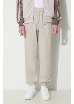 adidas Originals spodnie dresowe bawełniane kolor beżowy gładkie IR7887 ze sklepu PRM w kategorii Spodnie męskie - zdjęcie 170039497