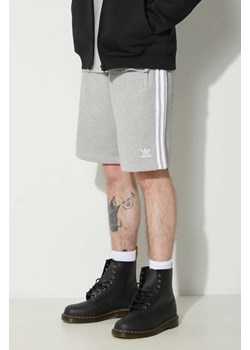adidas Originals szorty bawełniane Adicolor 3-Stripes kolor szary melanżowe IU2340 ze sklepu PRM w kategorii Spodenki męskie - zdjęcie 170039505