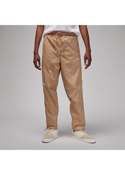 Męskie spodnie do rozgrzewki Jordan Essentials - Brązowy ze sklepu Nike poland w kategorii Spodnie męskie - zdjęcie 170057485