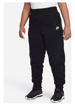 Dopasowane spodnie z wysokim stanem dla dużych dzieci (dziewcząt) Nike Sportswear Club Fleece (szerszy rozmiar) - Czerń ze sklepu Nike poland w kategorii Spodnie dziewczęce - zdjęcie 170057626