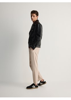 Reserved - Spodnie chino slim fit - beżowy ze sklepu Reserved w kategorii Spodnie męskie - zdjęcie 170063836