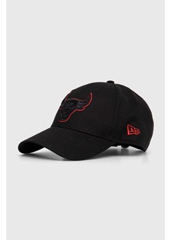 New Era czapka z daszkiem bawełniana Chicago Bulls kolor czarny z aplikacją CHICAGO BULLS ze sklepu PRM w kategorii Czapki z daszkiem damskie - zdjęcie 170064866