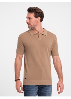 Koszulka męska polo ze strukturalnej dzianiny - jasnobrązowa V3 OM-POSS-0117 ze sklepu ombre w kategorii T-shirty męskie - zdjęcie 170067638
