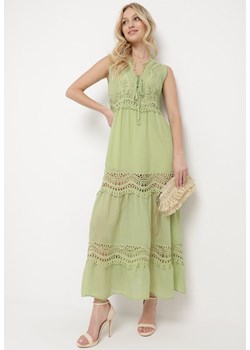 Zielona Rozkloszowana Sukienka z Ażurowymi Zdobieniami Maxi Savanlia ze sklepu Born2be Odzież w kategorii Sukienki - zdjęcie 170069367