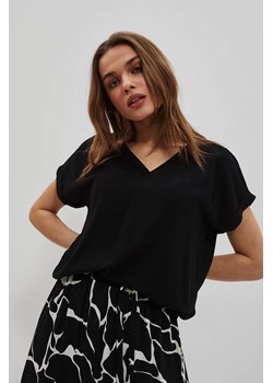 Wiskozowa koszulka damska z dekoltem V czarna ze sklepu 5.10.15 w kategorii Bluzki damskie - zdjęcie 170073219