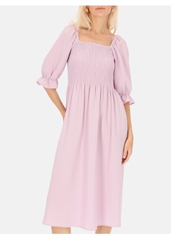 Różowa sukienka midi z elastycznym marszczeniem Eye For Fashion Narina ze sklepu Eye For Fashion w kategorii Sukienki - zdjęcie 170074337