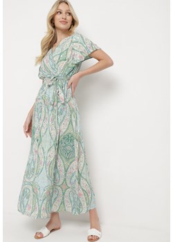Jasnozielona Długa Sukienka z Wiskozy z Kopertową Górą i Geometrycznym Wzorem Amareth ze sklepu Born2be Odzież w kategorii Sukienki - zdjęcie 170109526