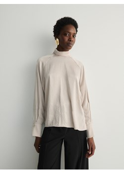 Reserved - Satynowa bluzka - kremowy ze sklepu Reserved w kategorii Koszule damskie - zdjęcie 170116429