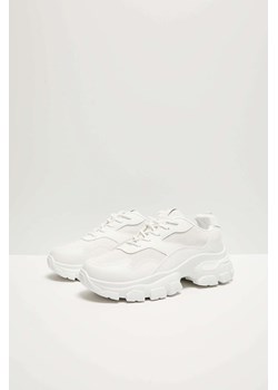 Białe buty sportowe na grubej podeszwie ze sklepu 5.10.15 w kategorii Buty sportowe damskie - zdjęcie 170119907