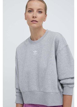 adidas Originals bluza Essentials Crew Sweatshirt damska kolor szary melanżowa IA6499 ze sklepu PRM w kategorii Bluzy damskie - zdjęcie 170121477