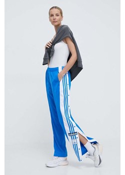 adidas Originals spodnie dresowe Adibreak Pant kolor niebieski wzorzyste IP0615 ze sklepu PRM w kategorii Spodnie damskie - zdjęcie 170121535