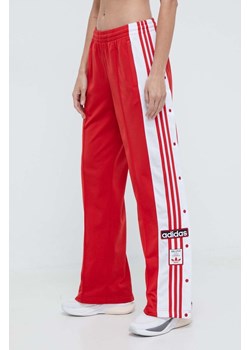 adidas Originals spodnie dresowe Adibreak Pant kolor czerwony wzorzyste IP0620 ze sklepu PRM w kategorii Spodnie damskie - zdjęcie 170121539
