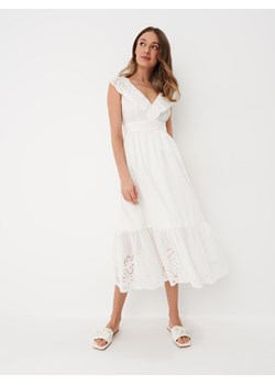Mohito - Bawełniana sukienka midi - biały ze sklepu Mohito w kategorii Sukienki - zdjęcie 170124339