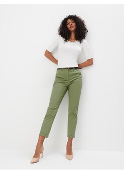 Mohito - Zielone spodnie cygaretki z paskiem - zielony ze sklepu Mohito w kategorii Spodnie damskie - zdjęcie 170127317