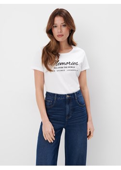 Mohito - T-shirt z napisem - biały ze sklepu Mohito w kategorii Bluzki damskie - zdjęcie 170127325