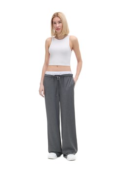 Cropp - Szare spodnie straight - szary ze sklepu Cropp w kategorii Spodnie damskie - zdjęcie 170129639