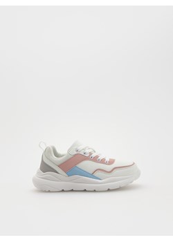 Reserved - Sneakersy z łączonych materiałów - biały ze sklepu Reserved w kategorii Buty sportowe dziecięce - zdjęcie 170130266