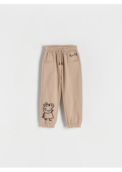 Reserved - Spodnie dresowe Świnka Peppa - beżowy ze sklepu Reserved w kategorii Spodnie i półśpiochy - zdjęcie 170135409