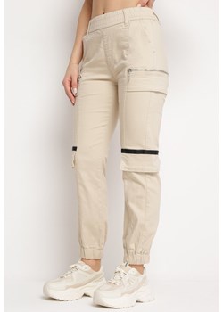 Jasnobeżowe Bawełniane Spodnie Joggery z Ozdobnym Suwakiem Rabanna ze sklepu Born2be Odzież w kategorii Spodnie damskie - zdjęcie 170140085