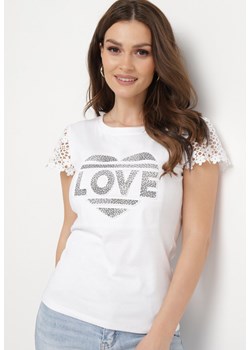 Biały Bawełniany T-shirt z Koronkowymi Rękawami i Serduszkiem z Cyrkonii Wleddia ze sklepu Born2be Odzież w kategorii Bluzki damskie - zdjęcie 170140149