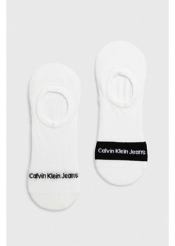Calvin Klein Jeans skarpetki 2-pack męskie kolor biały 701227459 ze sklepu ANSWEAR.com w kategorii Skarpetki męskie - zdjęcie 170143808