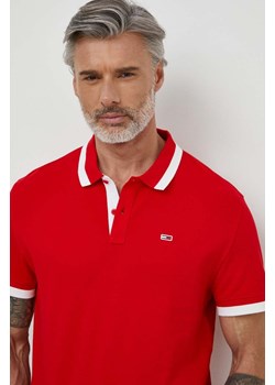 Tommy Jeans polo bawełniane kolor czerwony z aplikacją DM0DM18313 ze sklepu ANSWEAR.com w kategorii T-shirty męskie - zdjęcie 170143938