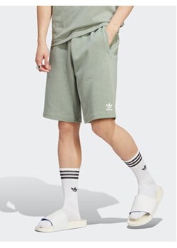 adidas Szorty sportowe Essentials+ Made With Hemp Shorts HR2964 Zielony Regular Fit ze sklepu MODIVO w kategorii Spodenki męskie - zdjęcie 170149117