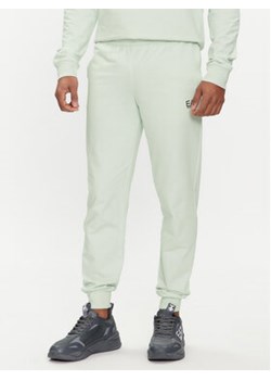 EA7 Emporio Armani Spodnie dresowe 8NPP53 PJ05Z 1133 Zielony Regular Fit ze sklepu MODIVO w kategorii Spodnie męskie - zdjęcie 170149167