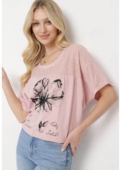Różowa Bawełniana Bluzka z Ażurowym Wzorem Cyrkoniami i Nadrukiem Nenera ze sklepu Born2be Odzież w kategorii Bluzki damskie - zdjęcie 170153308