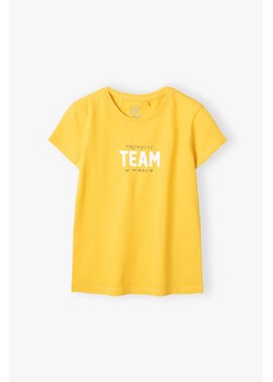 T-shirt bawełniany żółty z napisem - Najlepszy team w mieście ze sklepu 5.10.15 w kategorii Bluzki dziewczęce - zdjęcie 170154525