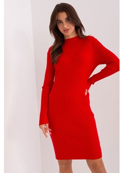 Czerwona prążkowana sukienka dzianinowa do kolana ze sklepu 5.10.15 w kategorii Sukienki - zdjęcie 170154586
