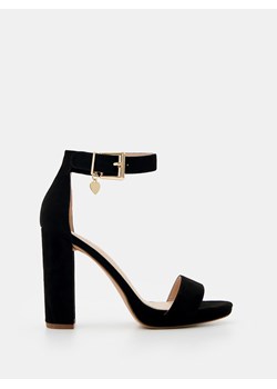 Mohito - Czarne sandały na słupku - czarny ze sklepu Mohito w kategorii Sandały damskie - zdjęcie 170154927
