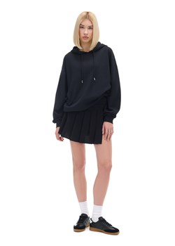 Cropp - Czarna bluza basic z kapturem - czarny ze sklepu Cropp w kategorii Bluzy damskie - zdjęcie 170155175