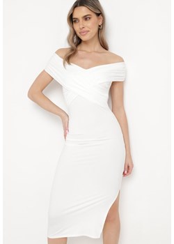Biała Sukienka Dopasowana z Ozdobnie Wywiniętą Górą i Rozcięciem na Boku Mleora ze sklepu Born2be Odzież w kategorii Sukienki - zdjęcie 170184787