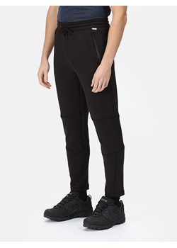 Regatta Spodnie dresowe &quot;Carstol&quot; w kolorze czarnym ze sklepu Limango Polska w kategorii Spodnie męskie - zdjęcie 170185415