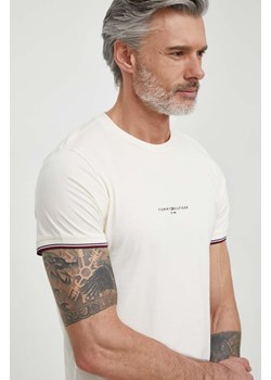 Tommy Hilfiger t-shirt bawełniany kolor beżowy z aplikacją MW0MW32584 ze sklepu ANSWEAR.com w kategorii T-shirty męskie - zdjęcie 170206217