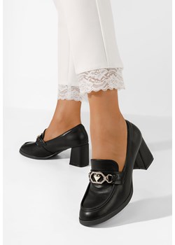 Czarne loafers damskie Armanda ze sklepu Zapatos w kategorii Czółenka - zdjęcie 170208247