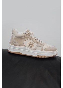 Estro: Beżowo-białe wysokie sneakersy damskie ze skóry i zamszu ze sklepu Estro w kategorii Buty sportowe damskie - zdjęcie 170208296