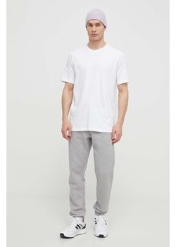 adidas Originals t-shirt bawełniany Fashion Graphic męski kolor biały z aplikacją IT7494 ze sklepu ANSWEAR.com w kategorii T-shirty męskie - zdjęcie 170215915