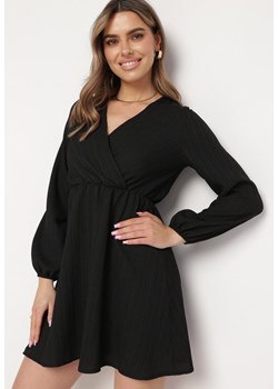 Czarna Plisowana Sukienka Mini z Kopertowym Dekoltem i Gumką w Pasie Umiena ze sklepu Born2be Odzież w kategorii Sukienki - zdjęcie 170224347