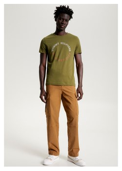 Tommy Hilfiger Koszulka w kolorze khaki ze sklepu Limango Polska w kategorii T-shirty męskie - zdjęcie 170225579