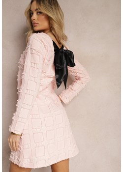 Różowa Elegancka Sukienka z Kokardą i Ozdobnymi Kwadratami Sadunna ze sklepu Renee odzież w kategorii Sukienki - zdjęcie 170231429